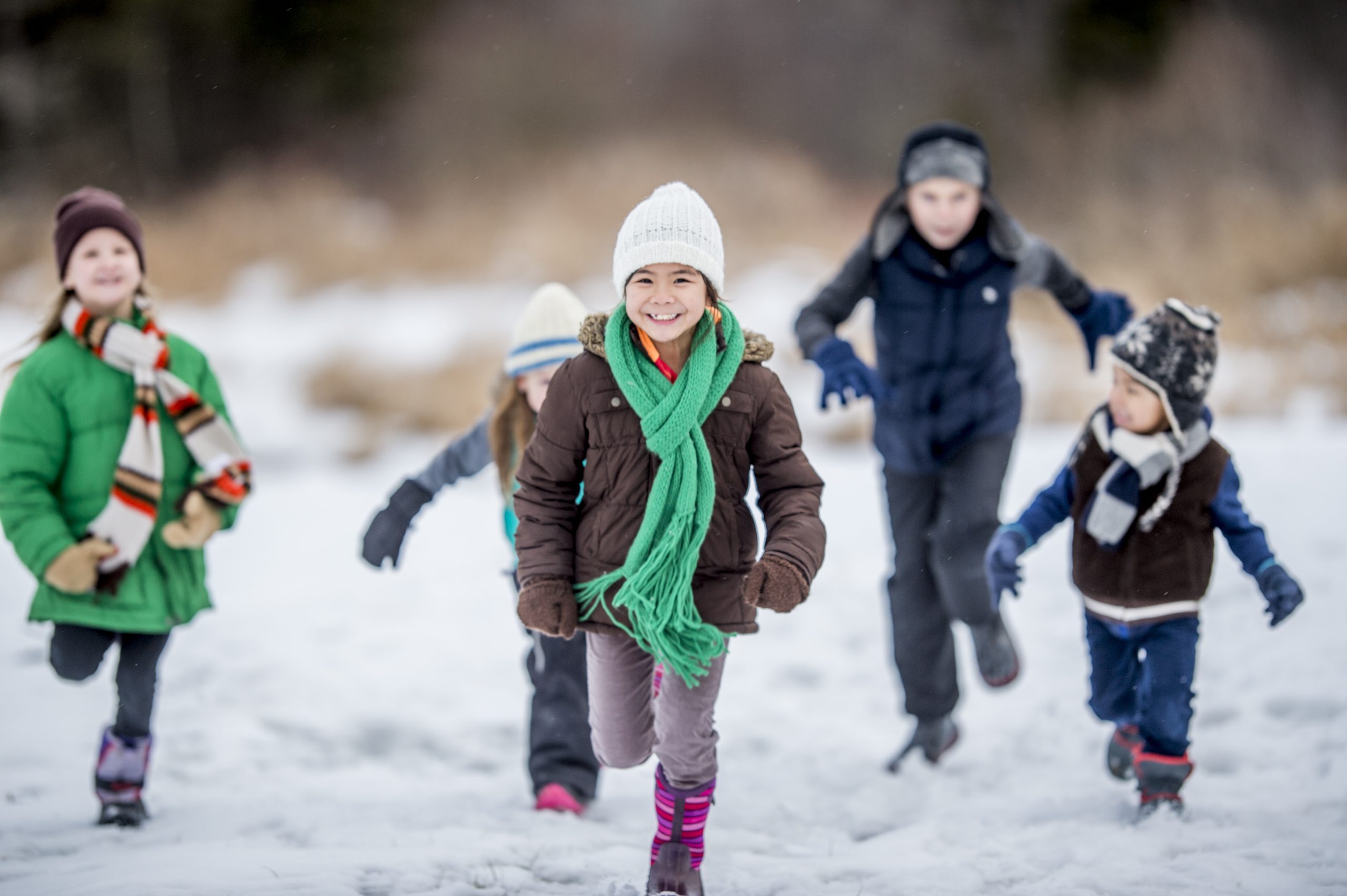 Sometimes warm winter in is. Дети на прогулке зимой. Дети бегут зима. Дети бегут зимой. Дети бегают зимой.